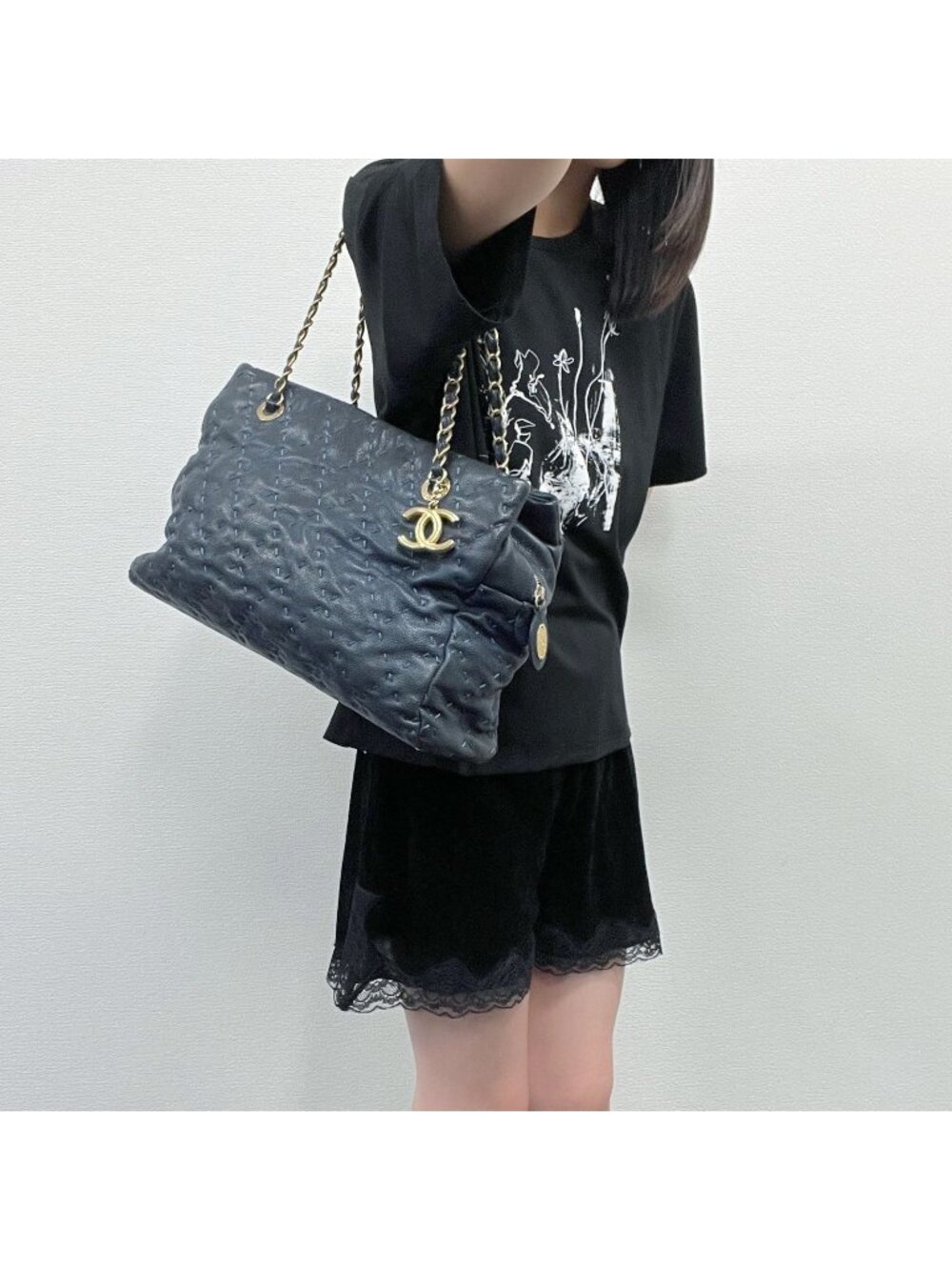 Chanel Camellia CC Logo Embossed Chain Tote Shoulder Bag Leather Navy Gold Seal
